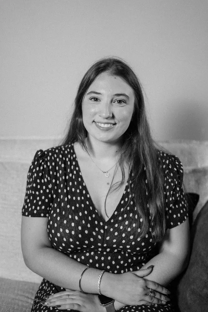 Léa, consultante stratégie financière chez Naka
