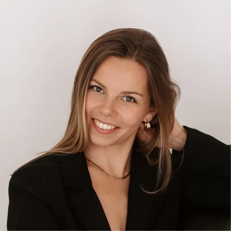 Laurie, consultante en stratégie financière chez Naka La Réunion